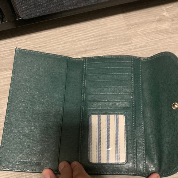 Dooney & Bourke NWOT RARE Forrest Green Leather Bifold Wallet with gold hardware - Picture 8 of 16